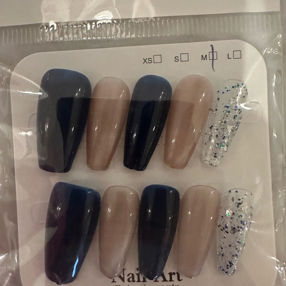 Assorted Press-On Nail Set - Picture 12 of 16